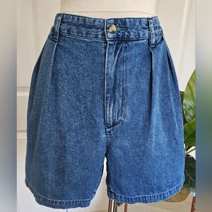 TOMMY HILFIGER Vintage Front Pleated High waisted Mom Denim Shorts!
